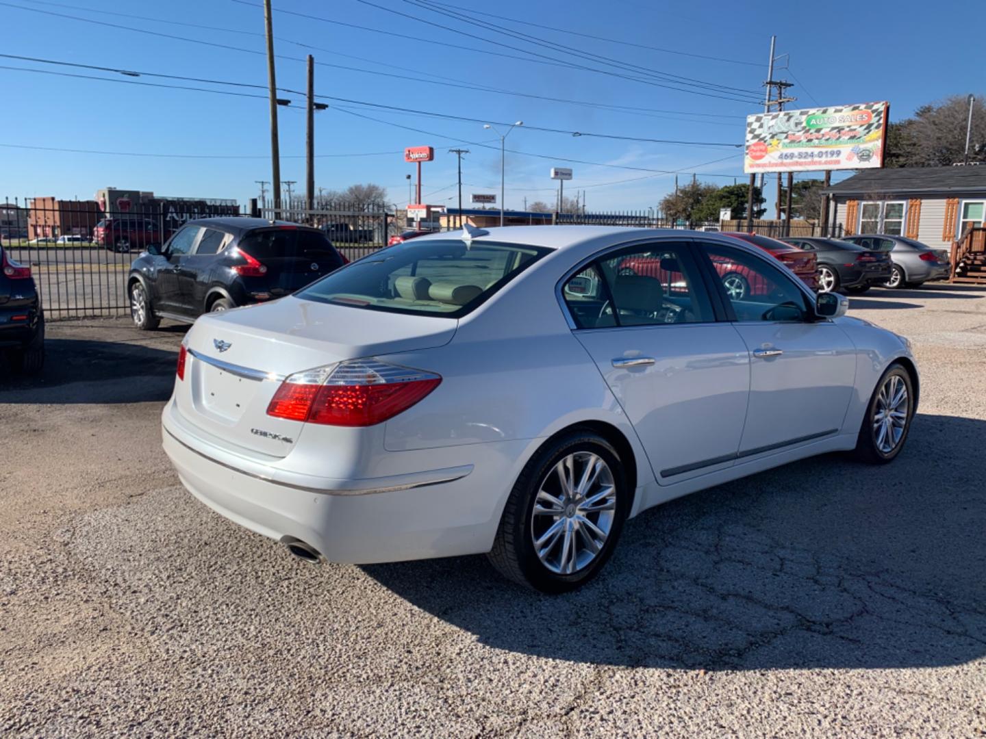 2011 White /Tan Hyundai Genesis 4.6L (KMHGC4DF1BU) with an 4.6L V8 DOHC 32V engine, Automatic transmission, located at 1830 North Belt Line Road, Irving, TX, 75061, (469) 524-0199, 32.834373, -96.993584 - Photo#3